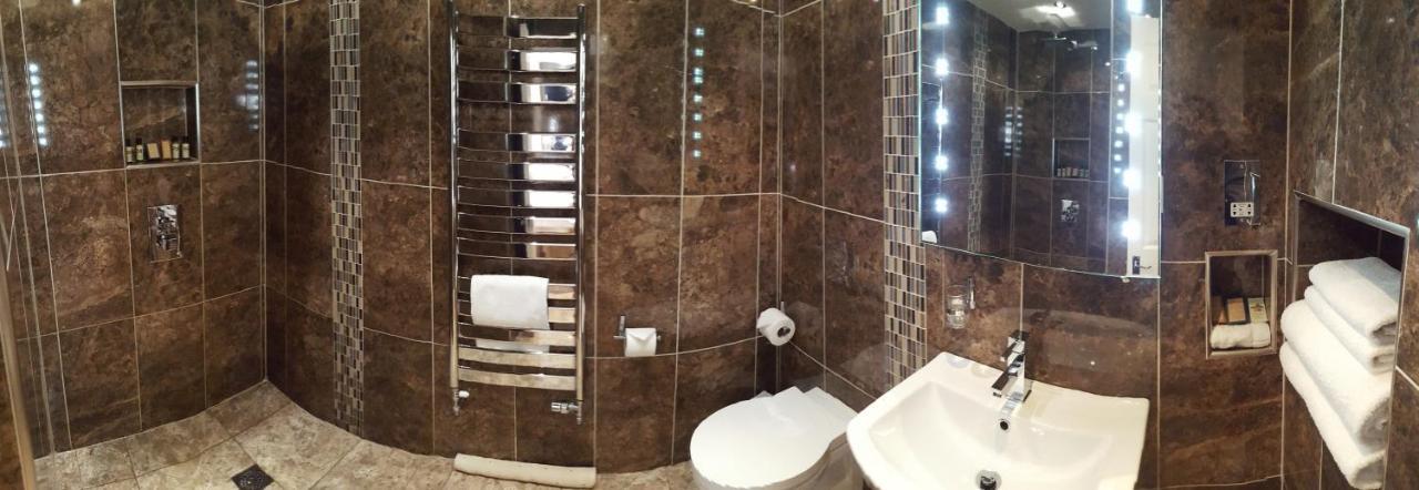 Отель The White Hart Great Yeldham Экстерьер фото