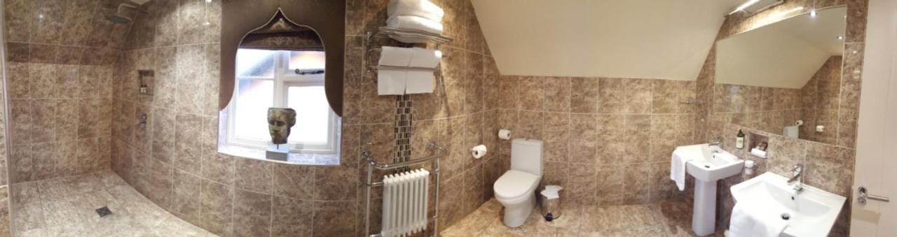 Отель The White Hart Great Yeldham Экстерьер фото